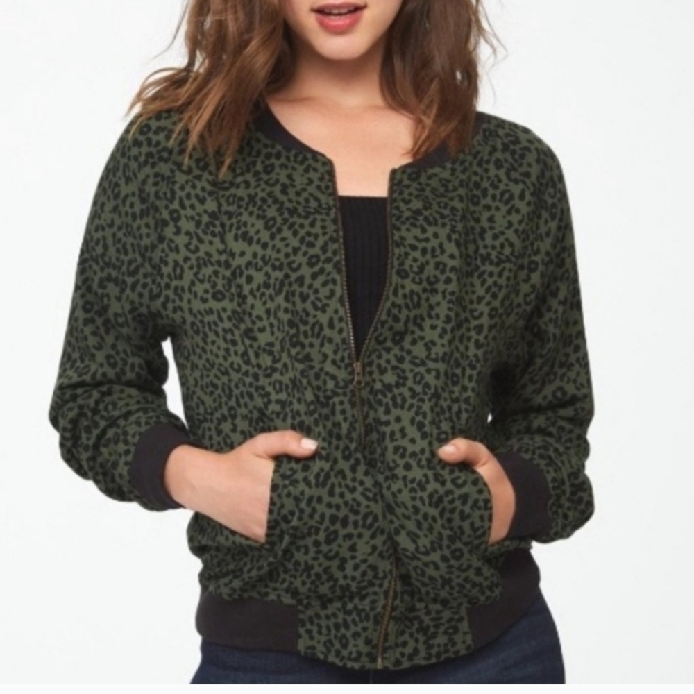 BEACH LUNCH LOUNGE Womens Size XS Green Leopard Print Bomber Jacket